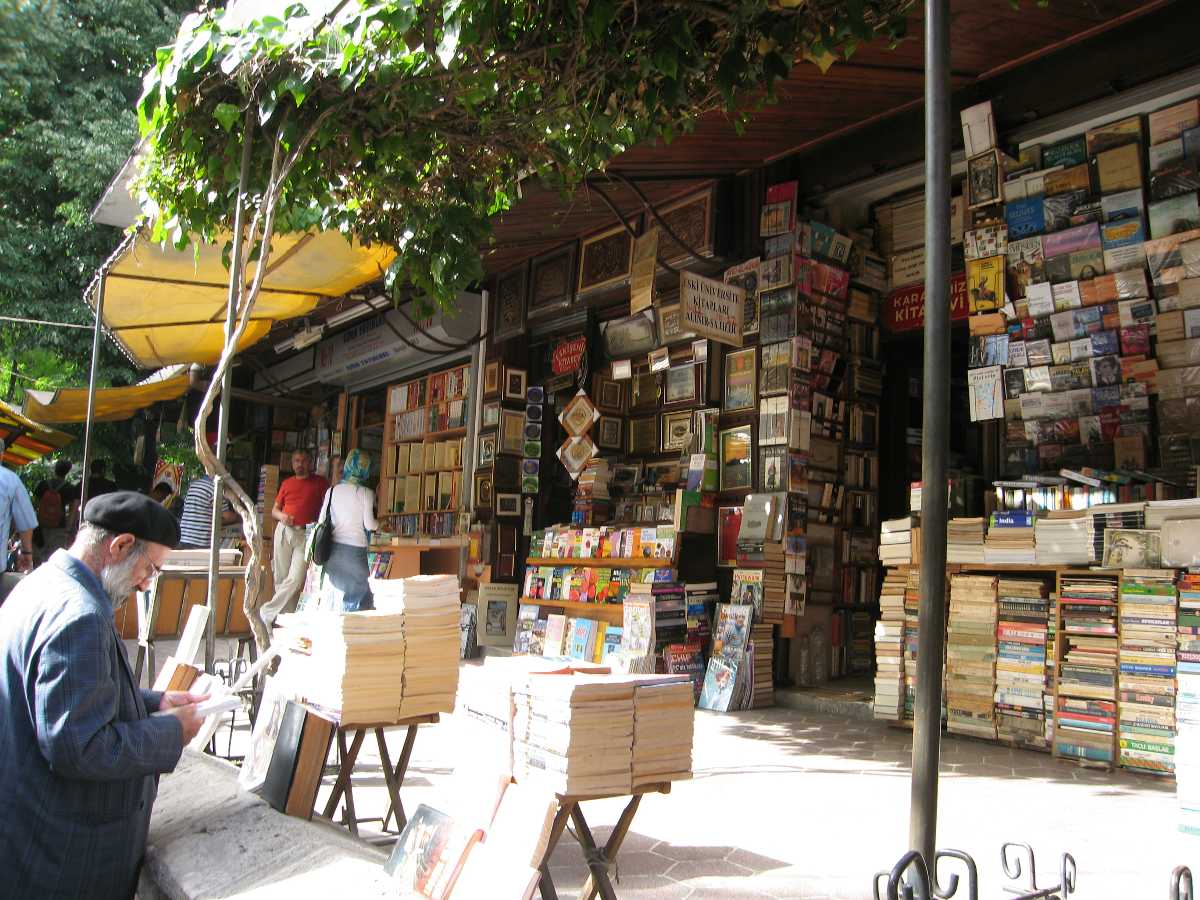بازار کتاب بیازیت استانبول