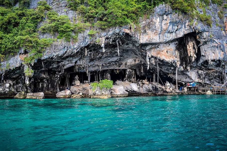 غارهای وایکینگ جزیره فی فی
